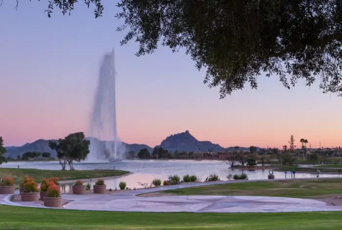 Fountain Hills Park and Fountain phoenix scottsdale real estate agent Fountain Hills park with lake fountain and mountain views